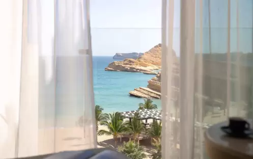 middle-east-holidays-oman-jumeirah-muscat-bay-ocean-balcony-club-room