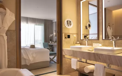 middle-east-holidays-oman-jumeirah-muscat-bay-ocean-balcony-club-room