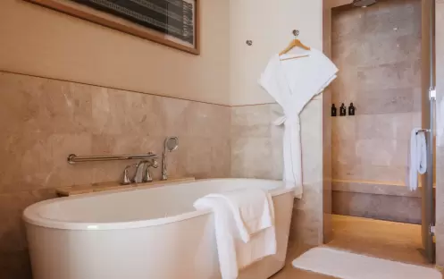middle-east-holidays-oman-jumeirah-muscat-bay-ocean-balcony-club-room