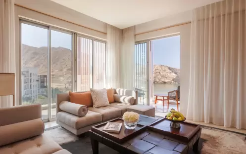 middle-east-holidays-oman-jumeirah-muscat-bay-one-bedroom-panoramic-suite