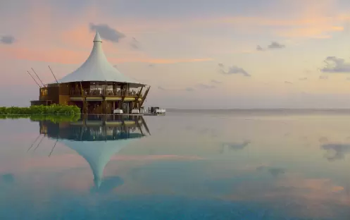 indian-ocean-holidays-maldives-baros-hotel-the-lighthouse-restaurant