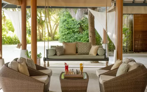 indian-ocean-holidays-maldives-baros-hotel-sails