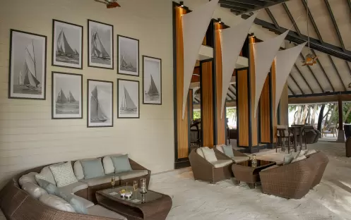 indian-ocean-holidays-maldives-baros-hotel-sails