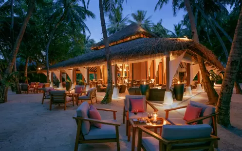 indian-ocean-holidays-maldives-baros-hotel-sails