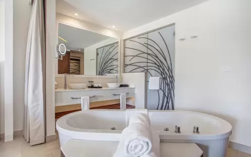 caribbean-holidays-st-lucia-hideaway-at-royalton-saint-lucia-junior-suite-butler- service-swim-out caribbean-holidays-st-lucia-hideaway-at-royalton-saint-lucia-junior-suite-butler- service-swim-out