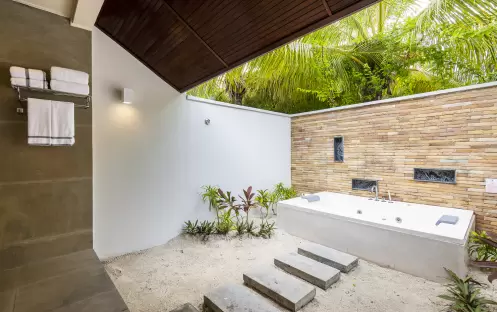 Lily Beach Resort & Spa - Rooms - Beach Villa outdoor bath