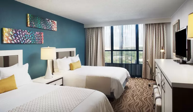 florida-holidays-orlando-lake-buena-vista-wyndham-lake-buena-vista-disney-springs-area-2-queen-beds-accessible-lake-view