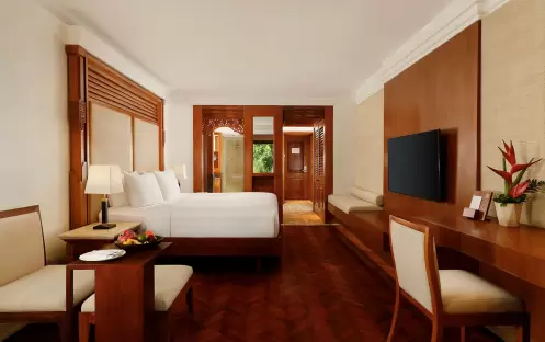 asia-holidays-indonesia-bali-nusa-dua-beach-hotel-spa-handwritten-collection-palace-club-room