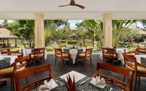 asia-holidays-indonesia-bali-nusa-dua-beach-hotel-spa-handwritten-collection-palace-club-room