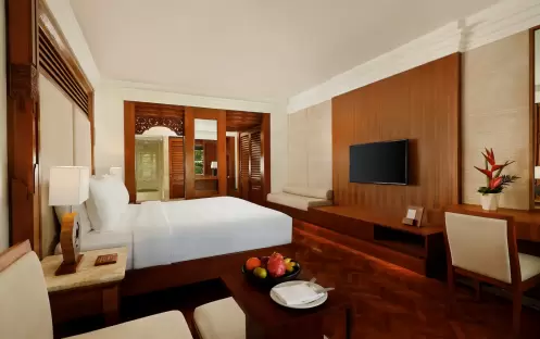 asia-holidays-indonesia-bali-nusa-dua-beach-hotel-spa-handwritten-collection-palace-club-lagoon-room