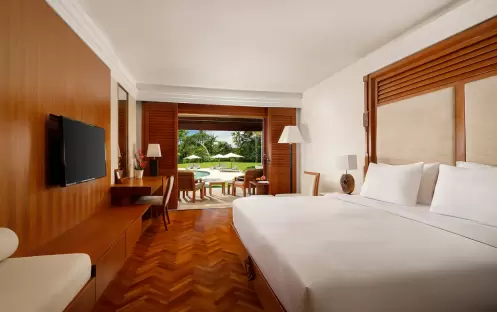 asia-holidays-indonesia-bali-nusa-dua-beach-hotel-spa-handwritten-collection-palace-club-lagoon-room