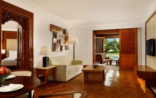 asia-holidays-indonesia-bali-nusa-dua-beach-hotel-spa-handwritten-collection-palace-club-lagoon-suite