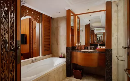 asia-holidays-indonesia-bali-nusa-dua-beach-hotel-spa-handwritten-collection-palace-club-lagoon-suite