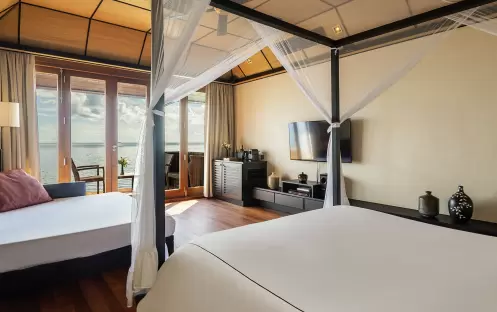 Lily Beach Resort & Spa - Rooms - Deluxe Water Villa bedroom