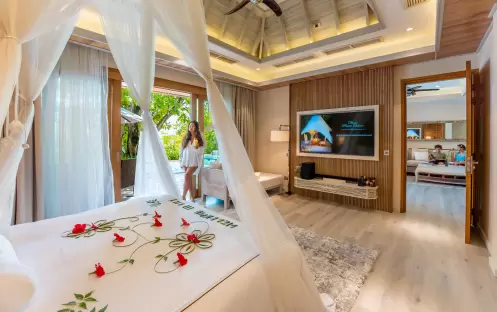 Lily Beach Resort & Spa - Rooms - Beach Residence with Pool Bedroom and living area