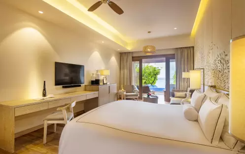 Lily Beach Resort & Spa - Rooms - Beach Suite with Pool bedroom