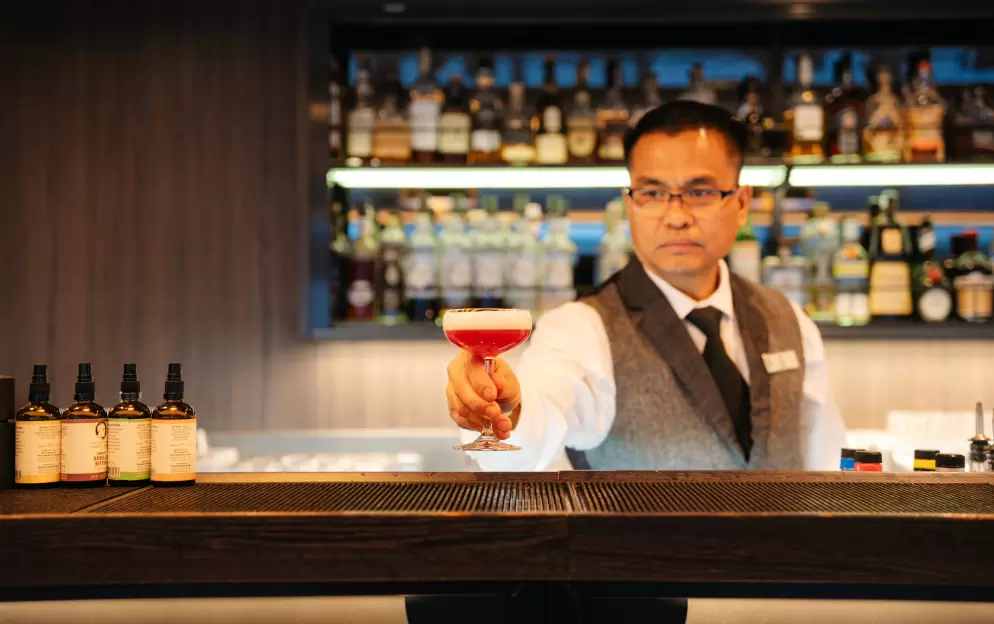 HX Hurtigruten Expeditions MS Fridtjof Nansen Explorer Lounge & Bar Lifestyle 9 ©Tuan Lam Atomic Pixel.jpg