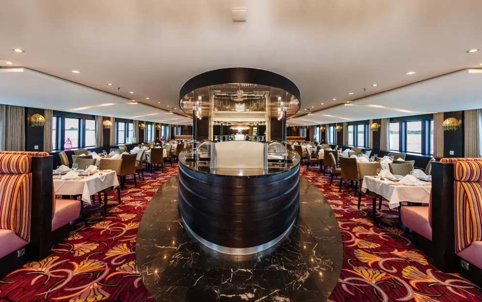 Amawaterways AmaSonata Main Restaurant 3 ©Volker Vornehm & Amawaterways.jpg