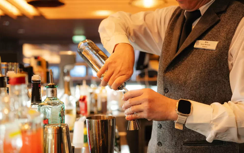 HX Hurtigruten Expeditions MS Fridtjof Nansen Explorer Lounge & Bar Lifestyle 6 ©Tuan Lam Atomic Pixel.jpg