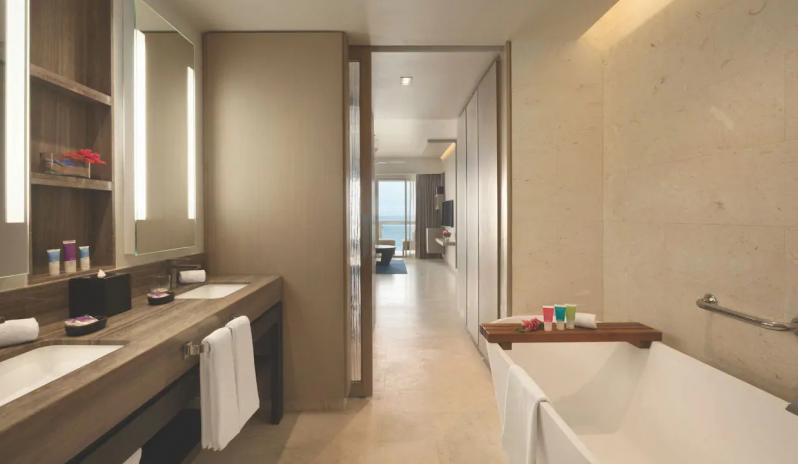 Hyatt-Ziva-Rose-Hall-P289-Ocean-Front-Junior-Suite-Bathroom.16x9